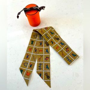 🐴🍊HERMES Twilly Scarf Horsewear Couvertures et Tenues de Jour Mordre Silk